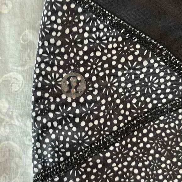 Lululemon Crop Leggings - Picture 4 of 7